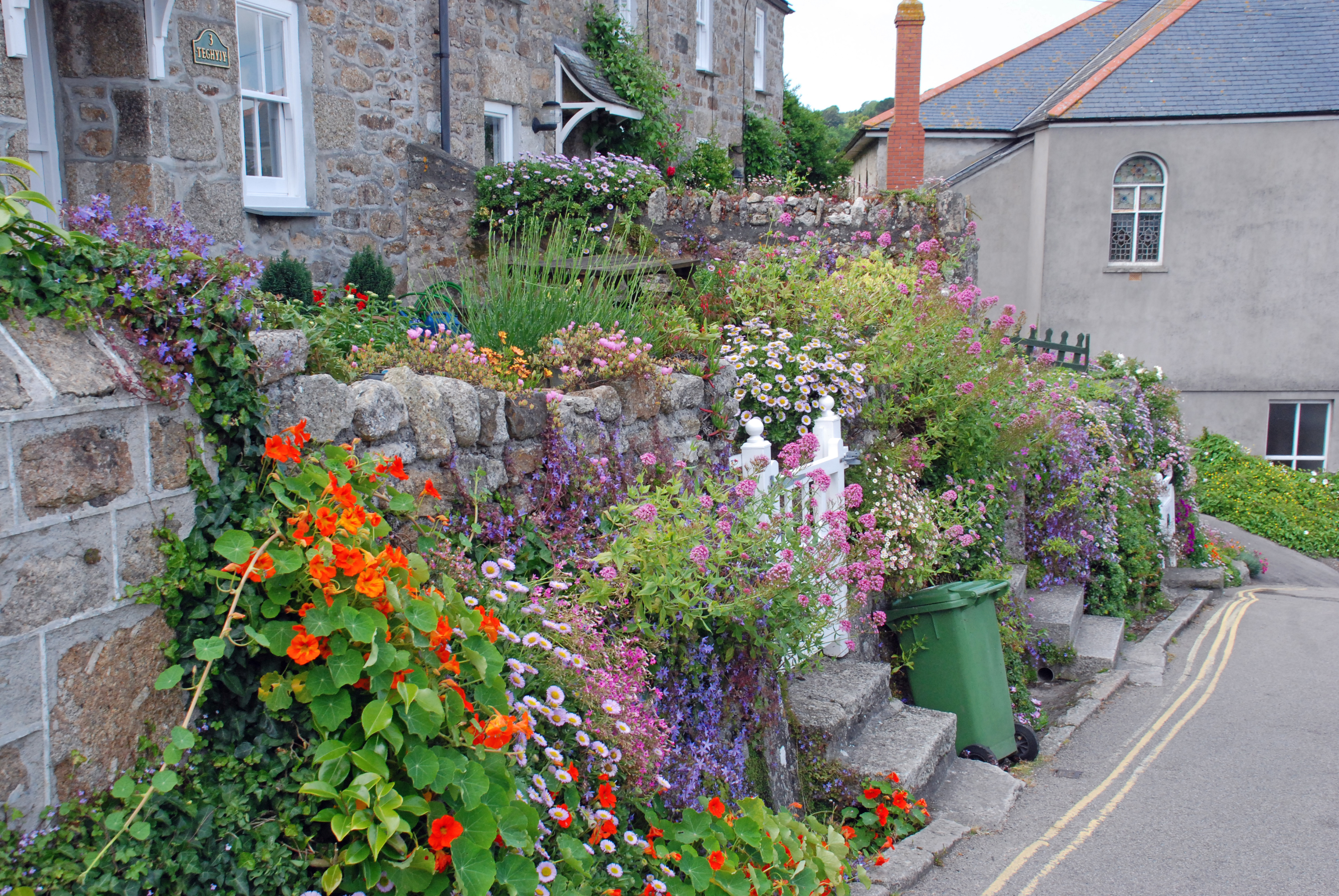 Små men vellstelte hager