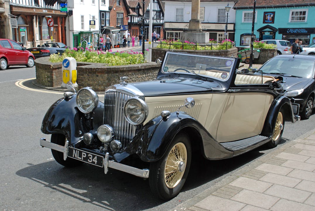 Mange flotte gamle biler i England