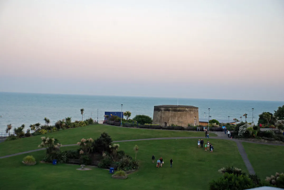 Eastbourne i kveldingen, her ser vi et skytetårn fra 2. verdenskrig