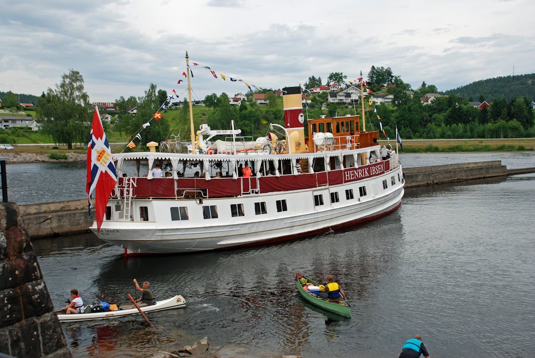 Så seiler Henrik Ibsen mot Skien