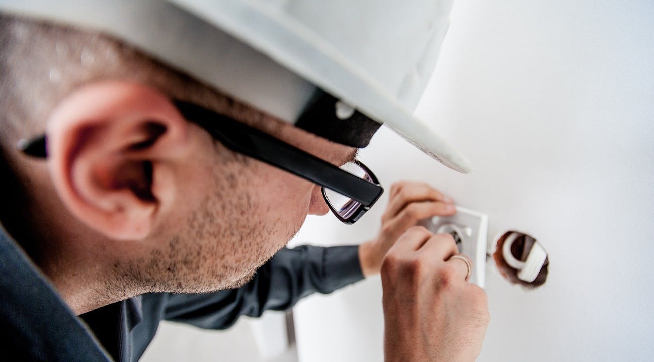 electrician-g05c45c2b1_1920
