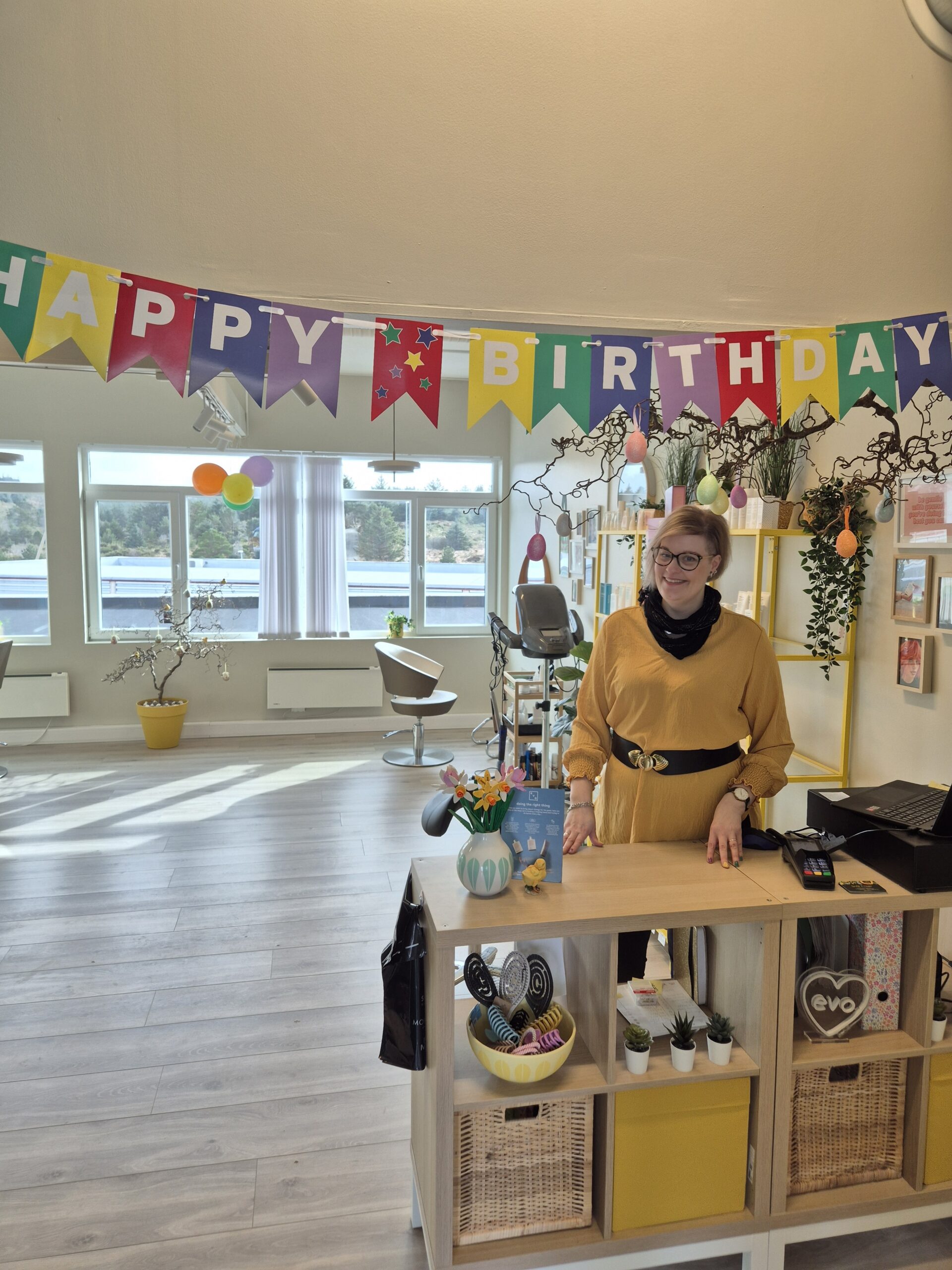 Snål Frisør – ett år med mot, farger og vekst